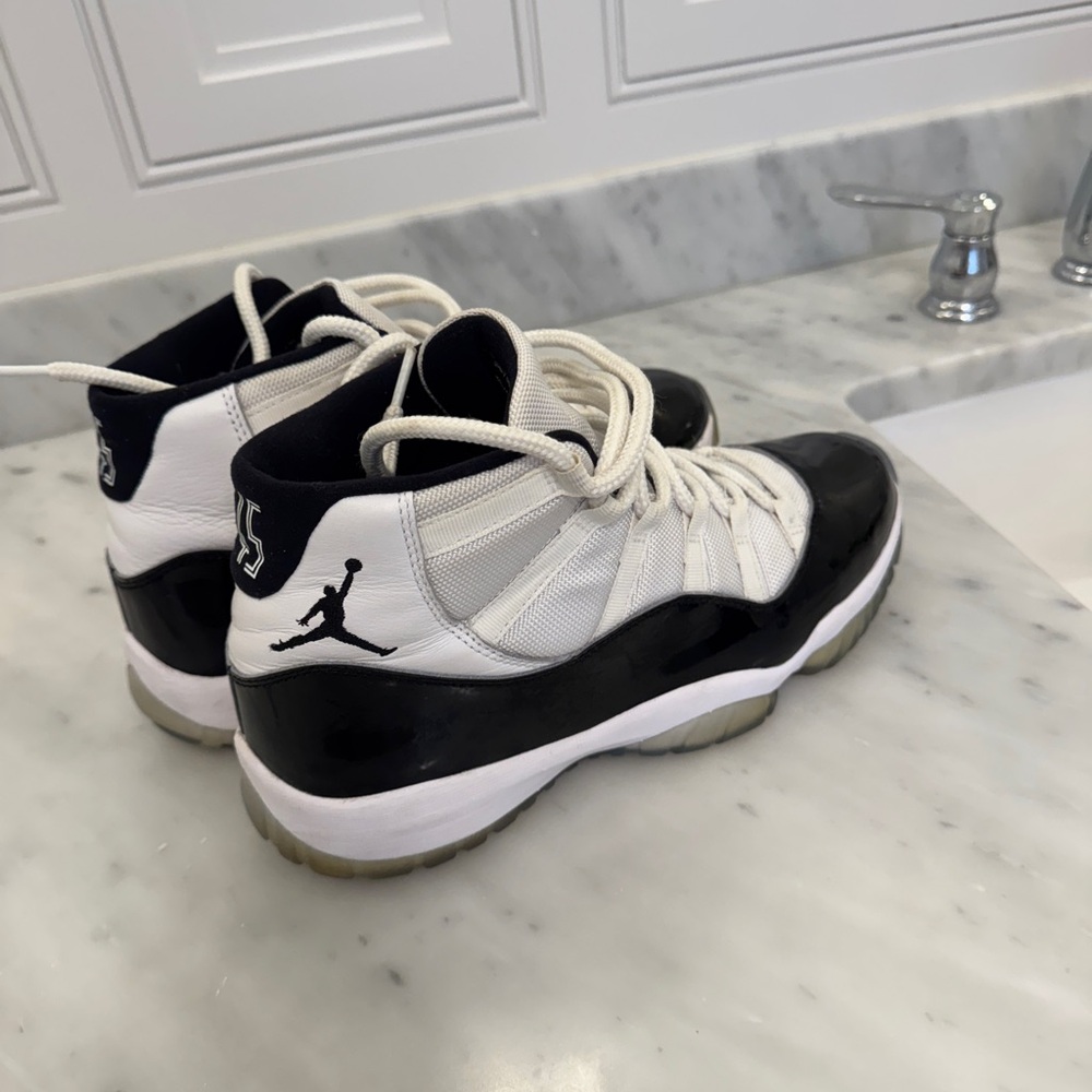 Jordan Sneakers Black and White